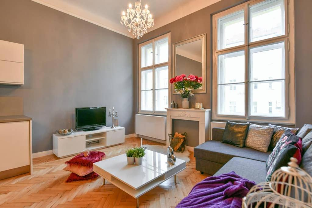 Cosmopolitan Central Prague Apartment Exterior foto